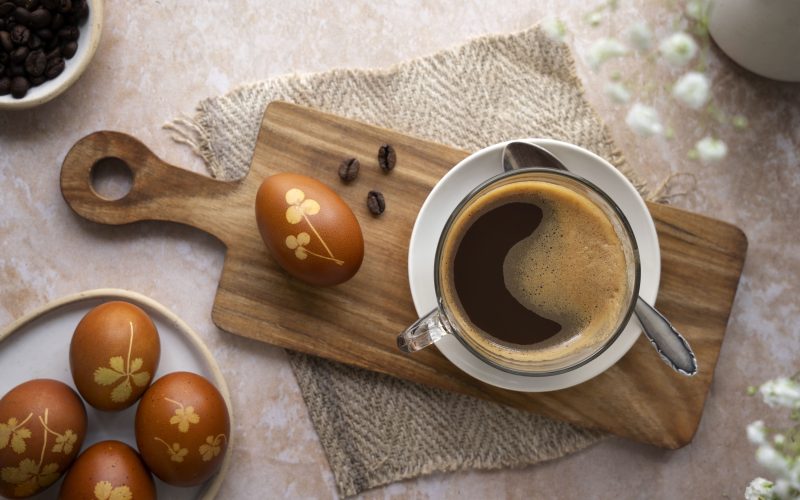 Café e ovo estão cada vez mais caros e comerciantes represam preços para não prejudicar os clientes
