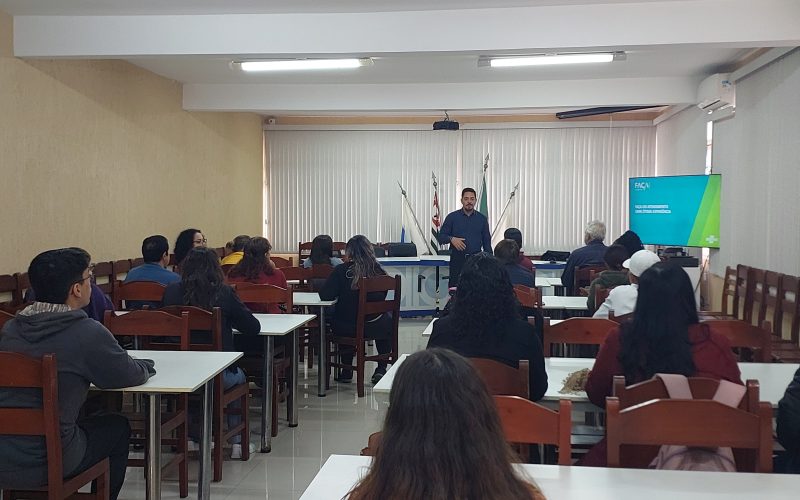 De olho nas vagas de trabalho para a Páscoa, CDL Santos Praia abre inscrições do “Programa Caça Talentos”