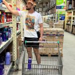 Influencer aposta em boné de chifres e camisetas em coleção para os estados mais infiéis do Brasil