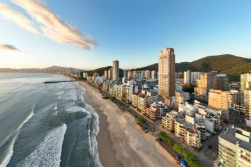 Imóveis à prova de apagões: conheça os edifícios no litoral com alta capacidade de gerar energia para 100% das áreas em casos de falta de luz