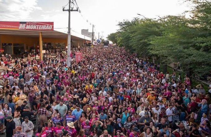 Maior Caminhada do Forró do mundo arrasta multidões no Agreste de Pernambuco
