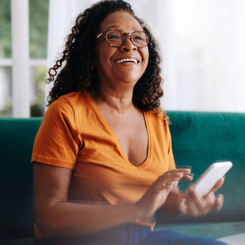 Santos oferece curso gratuito de tecnologia para pessoas acima de 50 anos.