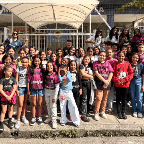 Iniciativa Bruto Fruto leva arte urbana e cultura hip hop a jovens de Santos
