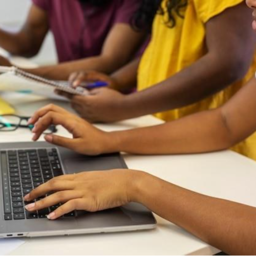 Fundação Bradesco se une à Microsoft para disponibilizar cursos gratuitos de inteligência artificial