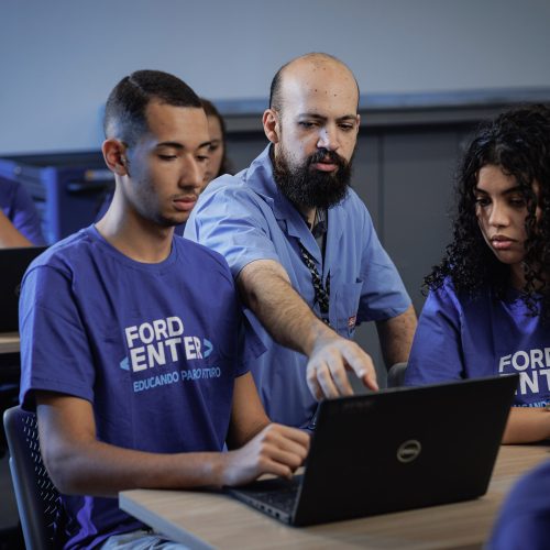 Ford lança programa gratuito de capacitação em tecnologia para a juventude