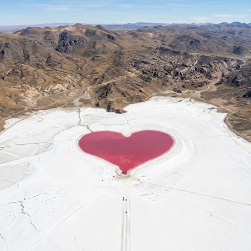 Coração rosa de 10 km é capturado pela NASA na Argentina, revelando uma origem surpreendente do espaço sideral