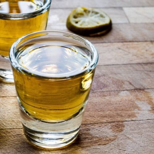 Descubra 6 variedades de cachaça e suas combinações perfeitas com pratos deliciosos