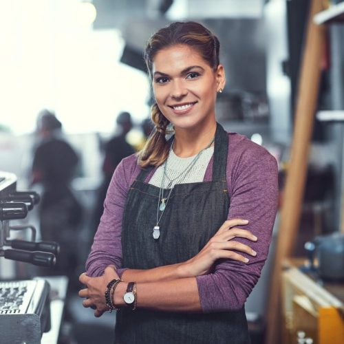 Programa de bolsas para mulheres em capacitação profissional é lançado por laboratório