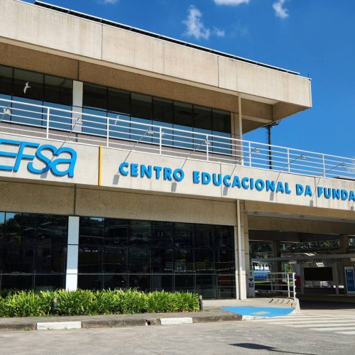 Salvador Arena oferece oportunidades em cursos técnicos gratuitos nas áreas de informática e mecânica