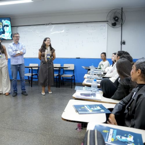 Executivos se conectam com escolas públicas, beneficiando cerca de 9 mil alunos
