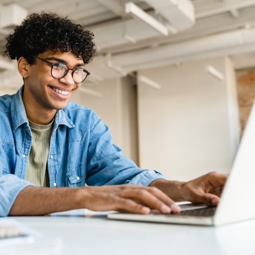 Estudo investiga a desconexão entre a juventude e o mundo profissional
