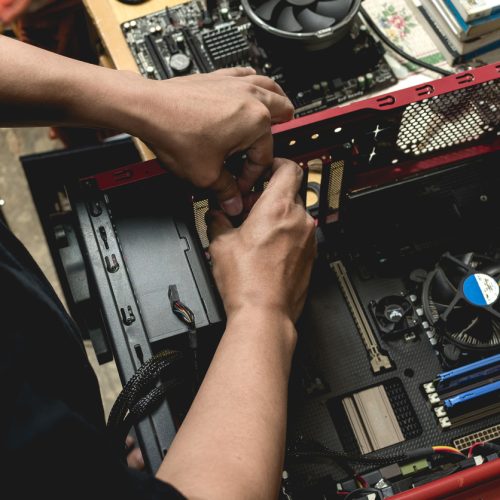 Kingston oferece 10 mil vagas em curso gratuito de montagem de computadores