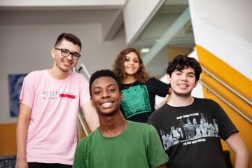 Iniciativa disponibiliza oportunidades de bolsas para estudantes de escolas públicas