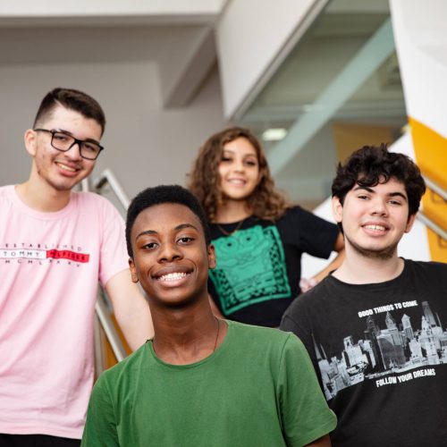 Iniciativa disponibiliza oportunidades de bolsas para estudantes de escolas públicas
