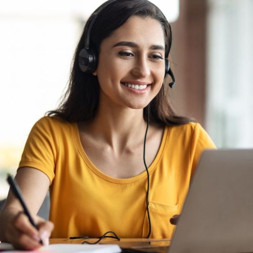 Veduca apresenta cursos gratuitos com dublagem em IA