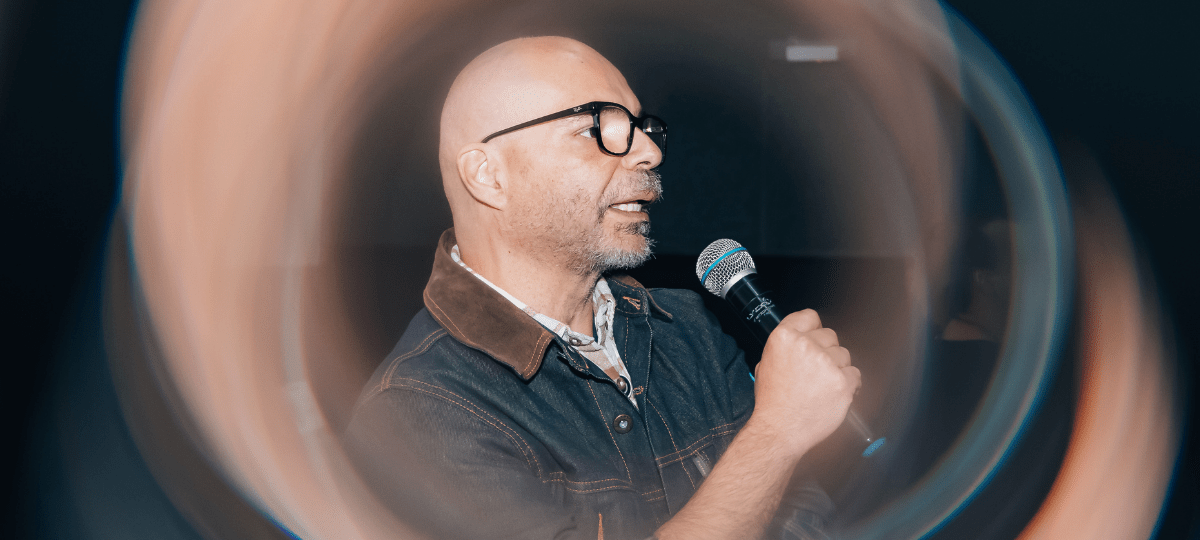 Álvaro Borba une saberes de filosofia, ciência e cultura pop em palestra no CreativeMornings Santos