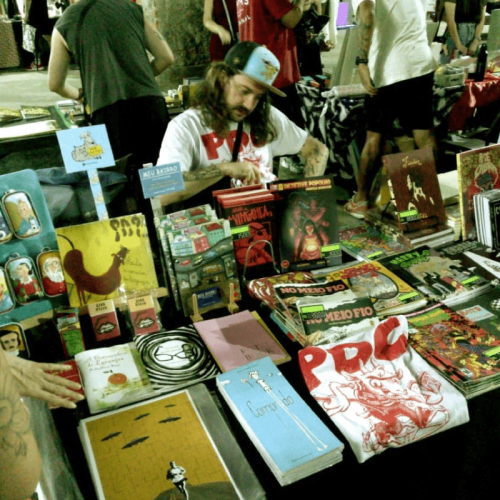 Centro de Santos ganha vida com a Feira OBA-OBA, celebrando a arte independente