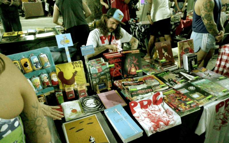 Centro de Santos ganha vida com a Feira OBA-OBA, celebrando a arte independente