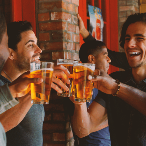 Celebre o Dia Mundial da Cerveja: descubra três dicas essenciais para saborear a bebida na temperatura ideal