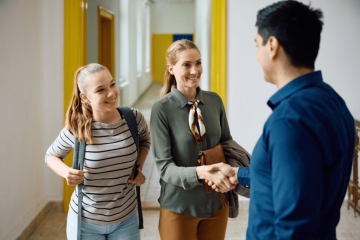 Cinco estratégias para apoiar jovens na adaptação a uma nova escola durante o ano letivo