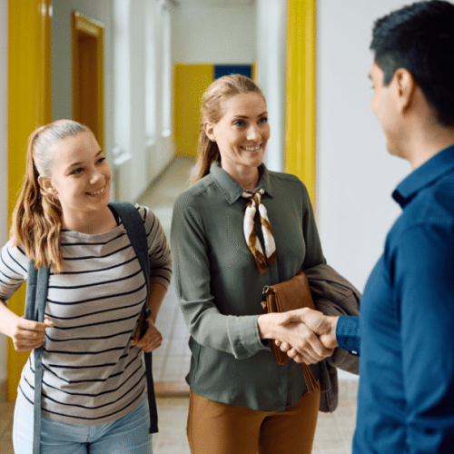 Cinco estratégias para apoiar jovens na adaptação a uma nova escola durante o ano letivo