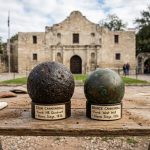 Arqueólogos encontram segunda bala de canhão da Batalha do Álamo, possivelmente disparada por defensores texanos