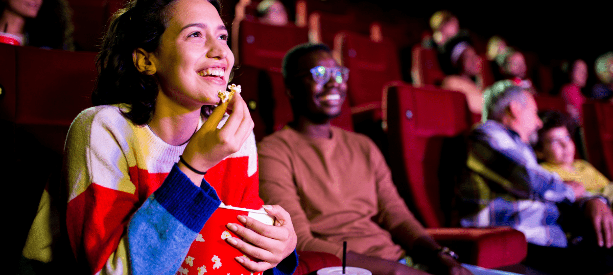 Roxy Cine Azul: sessão adaptada e gratuita na Baixada