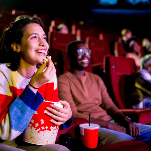Roxy Cine Azul: sessão adaptada e gratuita na Baixada
