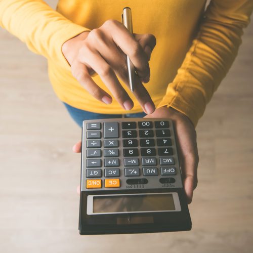 Aumento salarial, mas contas mais altas: compreenda a inflação do estilo de vida
