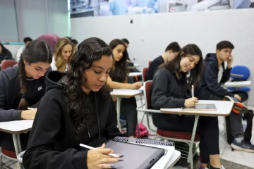 Anhanguera oferece curso gratuito com 6 mil videoaulas para o Enem 2026
