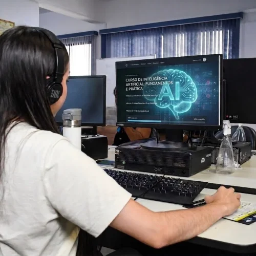 Curso gratuito de Excel com IA em São Vicente oferece 80 vagas