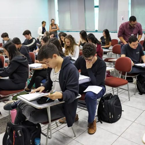 Ferramenta sem custo apoia alunos na preparação final para o Enem 2026