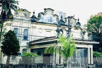 Escolástica Rosa: O Elefante Branco que Encanta a Orla Santista